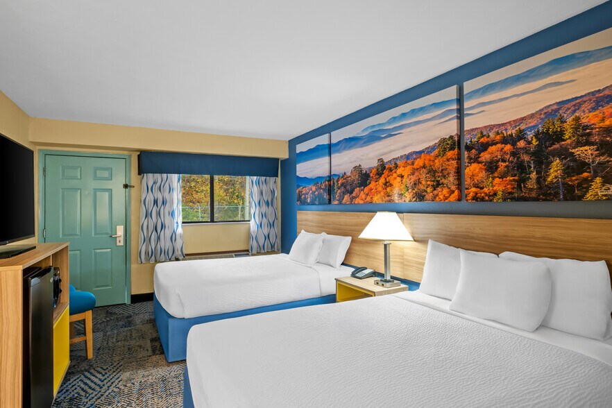 More Photos Of 1630 Richmond St, Mount Vernon Hotel For Sale