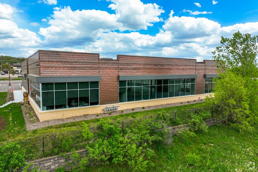 More Photos Of 796 Bielenberg Dr, Woodbury Office For Sale