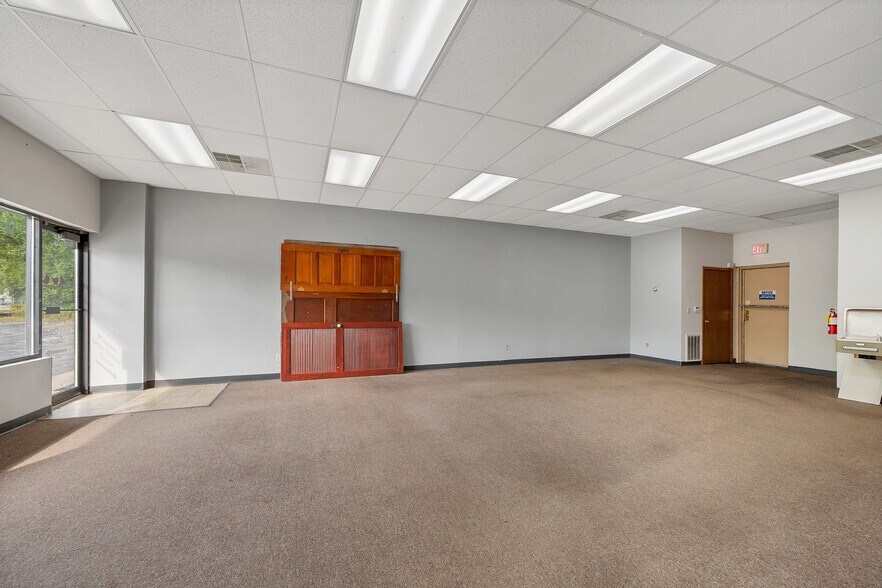 More Photos Of 340-348 N Military Ave, Green Bay Freestanding For Sale