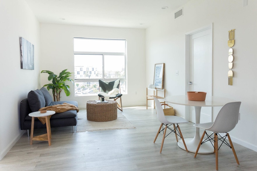 More Photos Of 978 S Mariposa Ave, Los Angeles Apartments For Sale