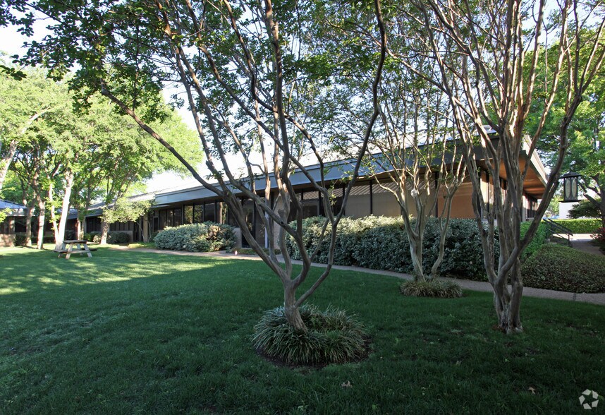 More Photos Of 17000 Preston Rd, Dallas Office For Sale
