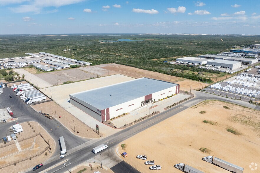 More Photos Of 172 Interamerica Blvd, Laredo Warehouse For Lease