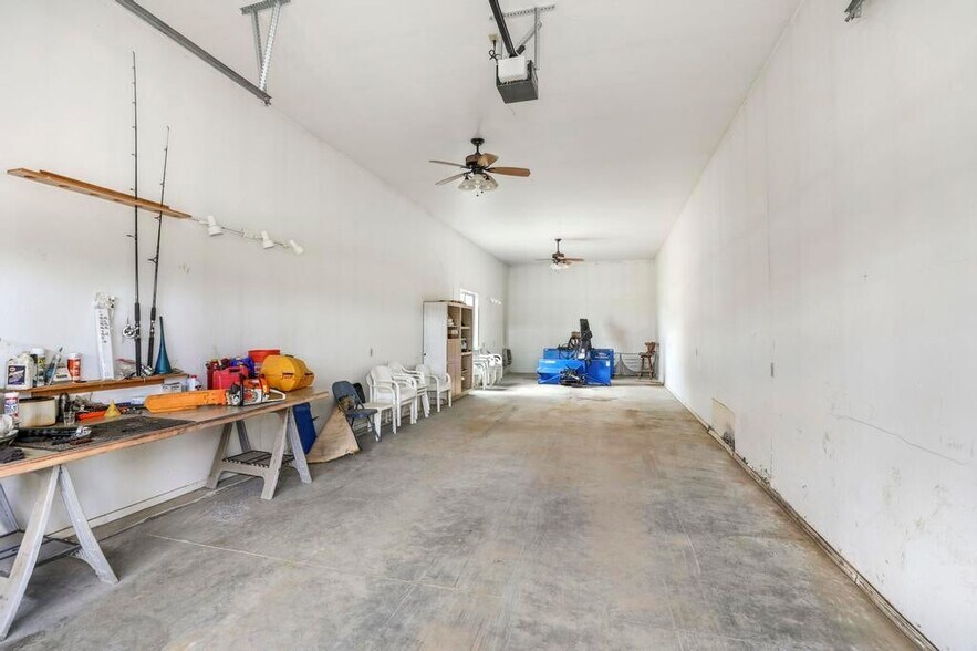 More Photos Of 319 W Magic Rd, West Magic Hospitality For Sale