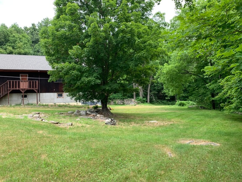 More Photos Of 222 Pines Bridge Rd, Beacon Falls Flex For Sale