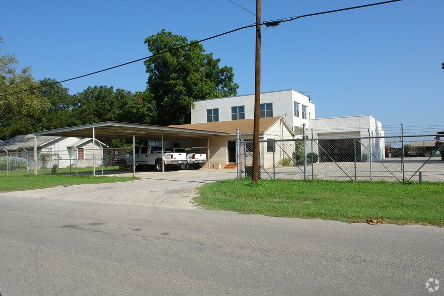 More Photos Of 135-139 Seale Rd, San Antonio Service For Lease