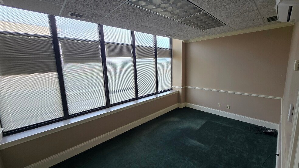 More Photos Of 1108 3rd Ave, Huntington Office For Lease