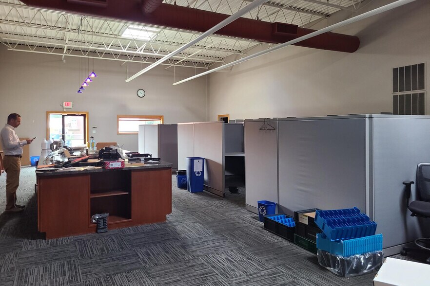 More Photos Of 1985 E Laketon Ave, Muskegon Manufacturing For Lease