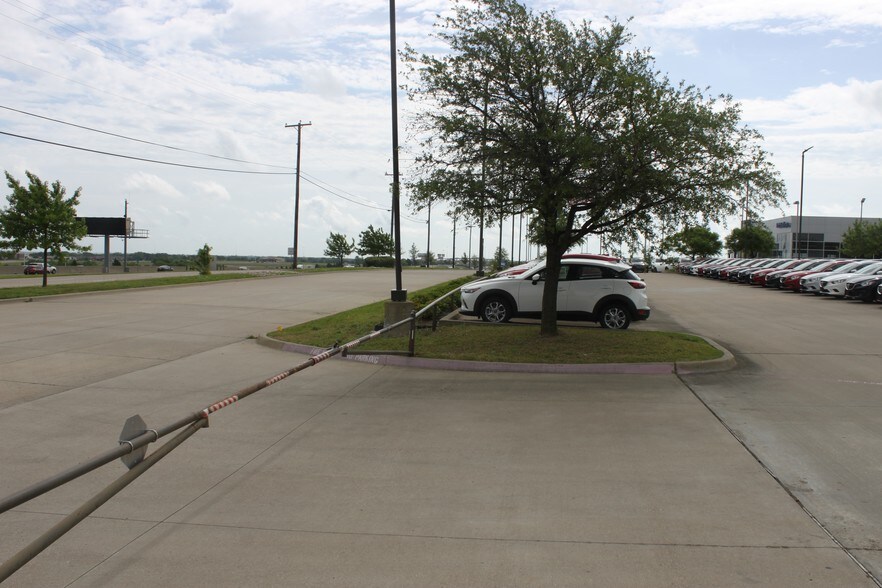 More Photos Of 39490 Lyndon B Johnson Fwy, Dallas Auto Dealership For Lease