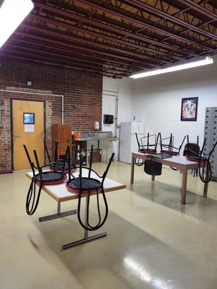 More Photos Of 1601 N Jessup St, Wilmington Manufacturing For Sale