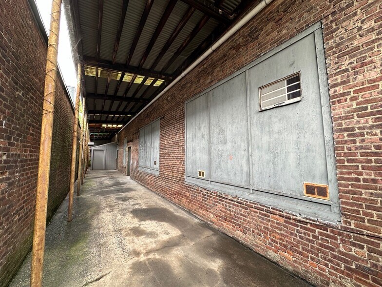 More Photos Of 119-121 S 15th St, Newark Manufacturing For Lease