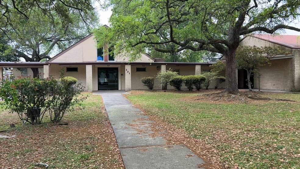 Primary Photo Of 201 Forrest St, Baytown Specialty For Sale