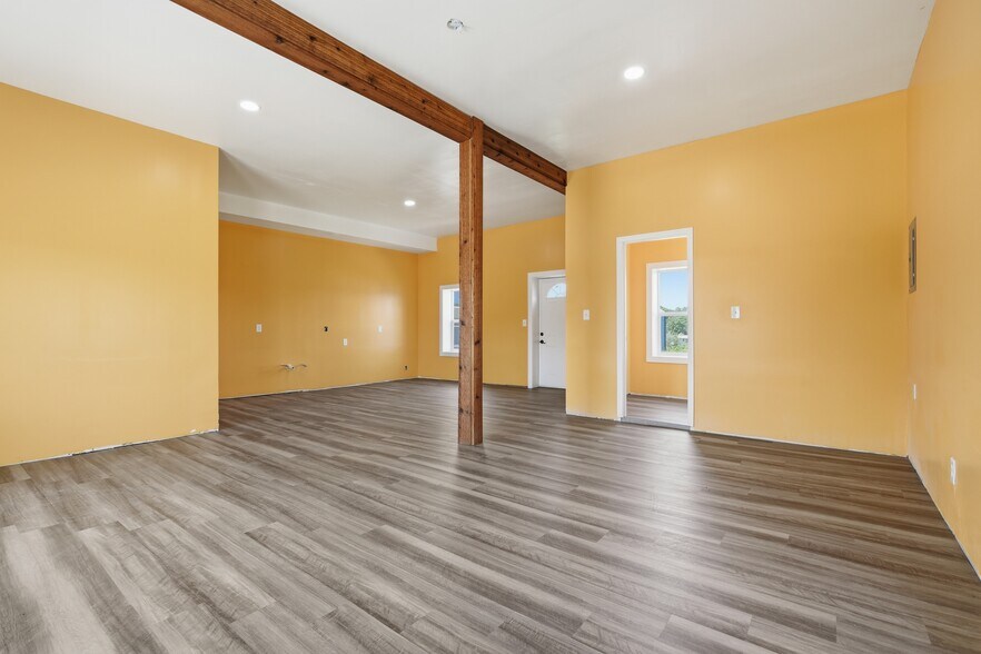 More Photos Of 10907 E 87th St, Raytown Multifamily For Sale
