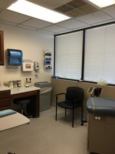 More Photos Of 1650 Elm St, Manchester Medical For Sale