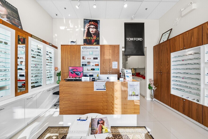 More Photos Of 9610 Yonge st, Richmond Hill Multifamily For Sale