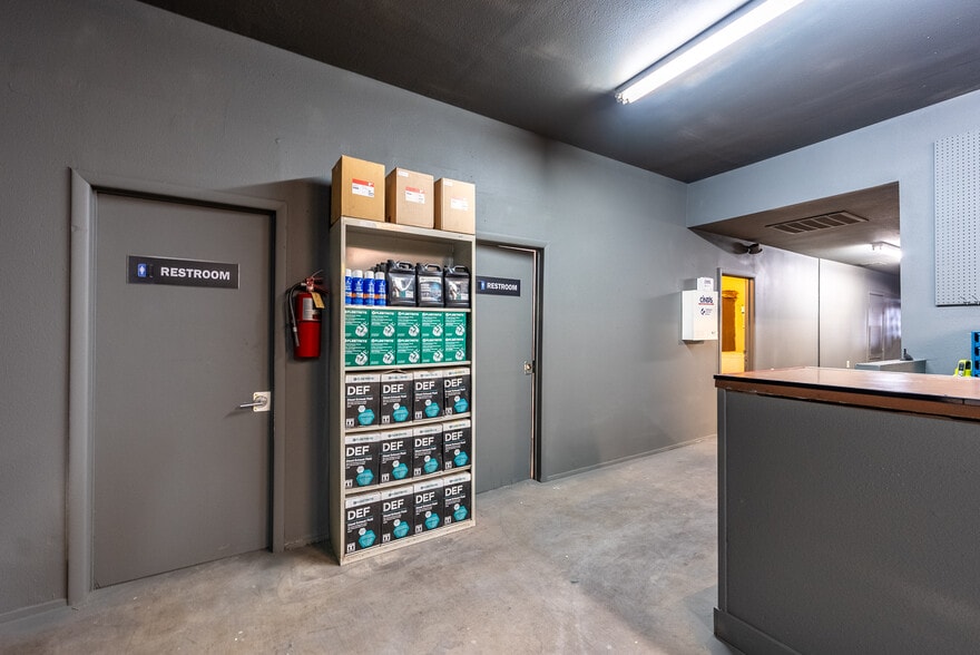 More Photos Of 397 E Evan Hewes Hwy, El Centro Auto Repair For Sale