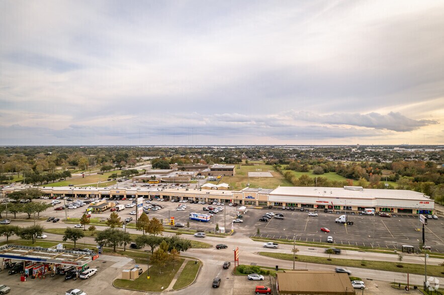 More Photos Of 8787 W Bellfort St, Houston General Retail For Lease