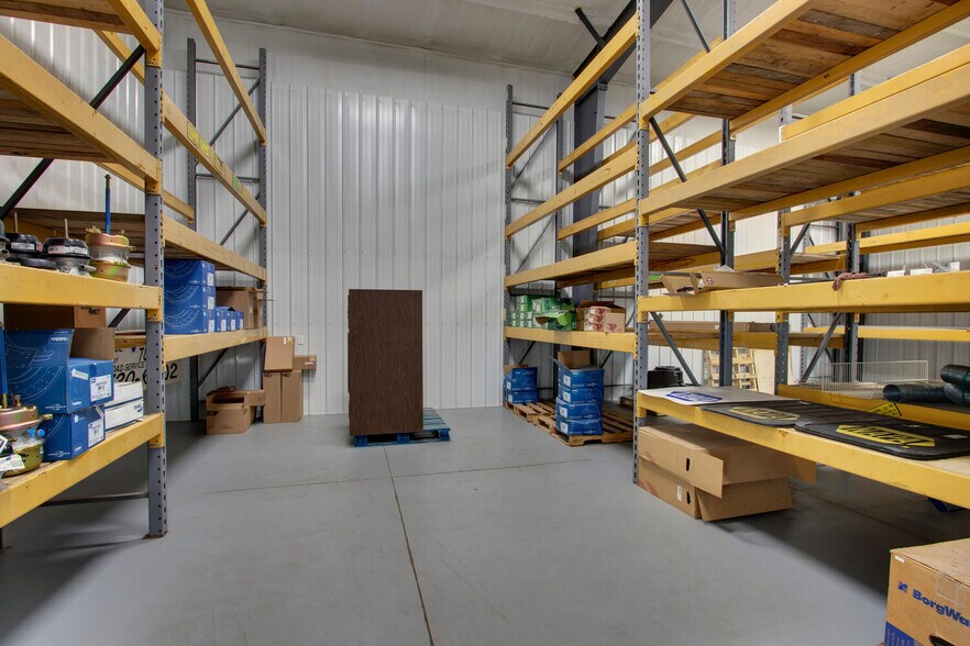 More Photos Of 25137 Outer Road 27, Wayland Auto Repair For Lease