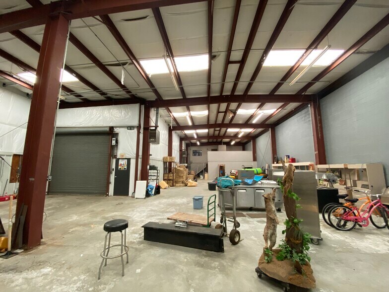 More Photos Of 708 Lakeside Dr, Mobile Research And Development For Sale