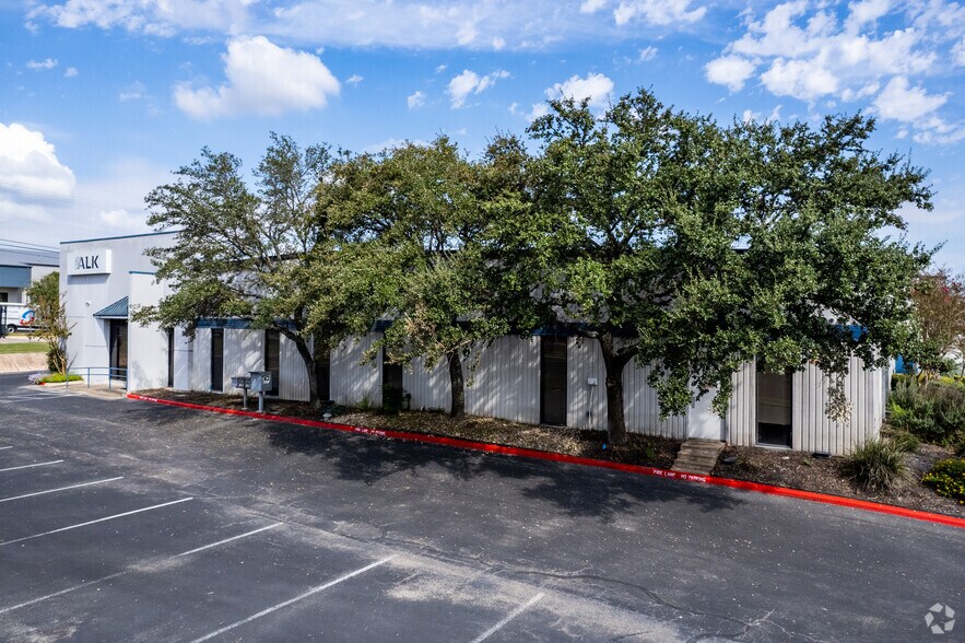 More Photos Of 1700 Royston Ln, Round Rock Service For Lease