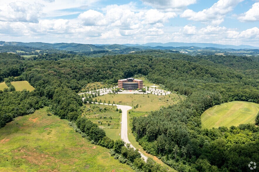 More Photos Of 201 Resting Tree Dr, Bristol Office For Lease