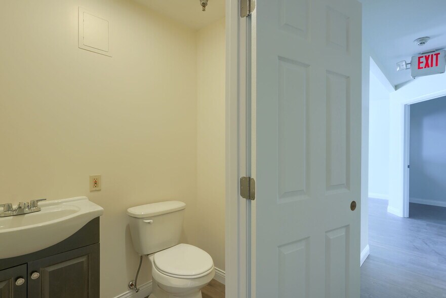 More Photos Of 30-31 S Sycamore St, Springfield Service For Sale