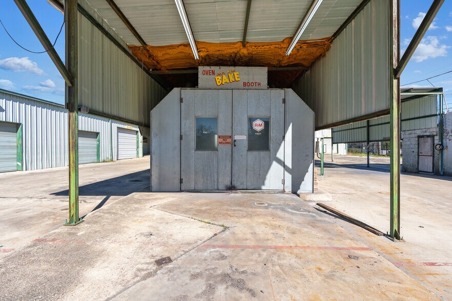 More Photos Of 103 Blanco Rd, San Antonio Auto Repair For Lease