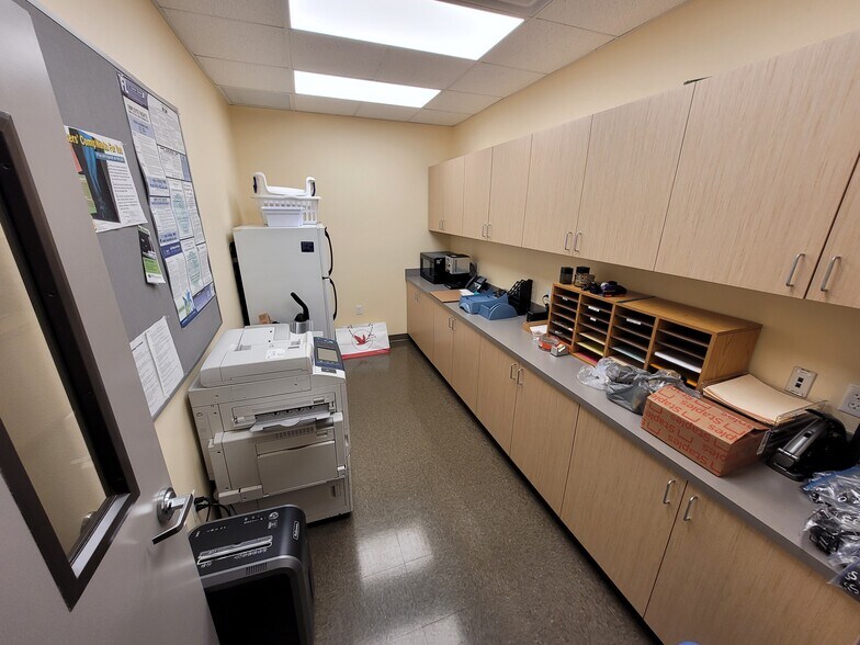 More Photos Of 5565 N Wickham Rd, Melbourne General Retail For Lease