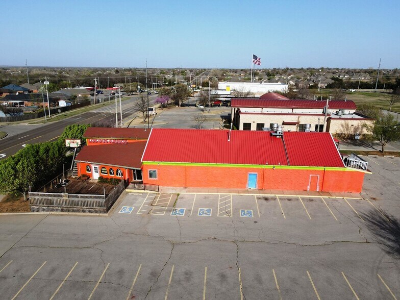 More Photos Of 2130 Alameda St, Norman Restaurant For Sale