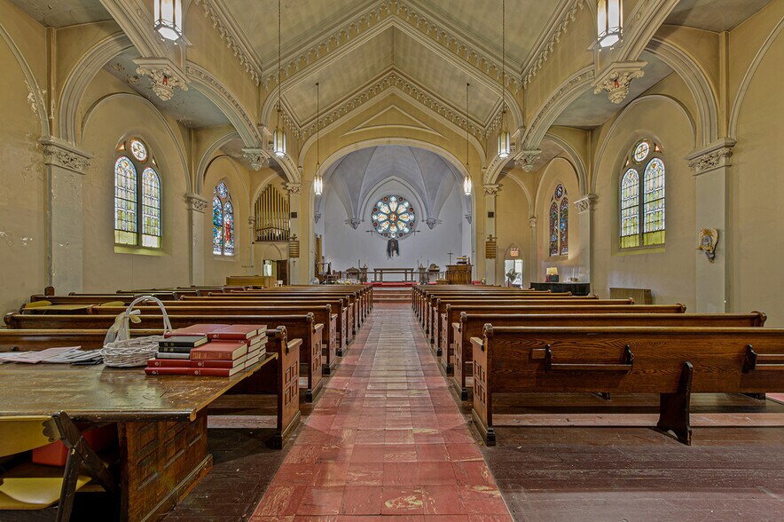 More Photos Of 129 Russell St, Brooklyn Religious Facility For Sale