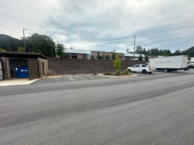 More Photos Of 4830 Marsett Pky, Cumming Light Manufacturing For Lease