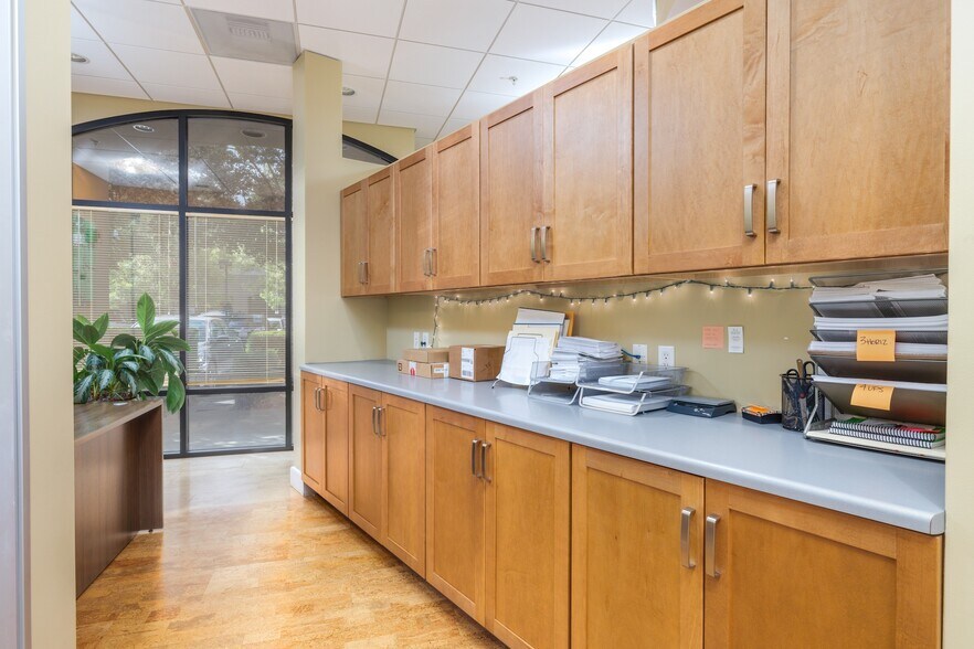 More Photos Of 205-245 Foss Creek Cir, Healdsburg Office For Sale