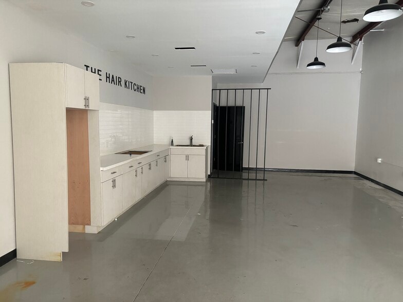 More Photos Of 1388 Chattahoochee Ave, Atlanta Light Distribution For Lease