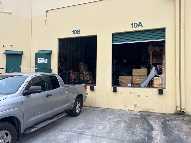 More Photos Of 6881 Kingspointe Pky, Orlando Business Park For Lease