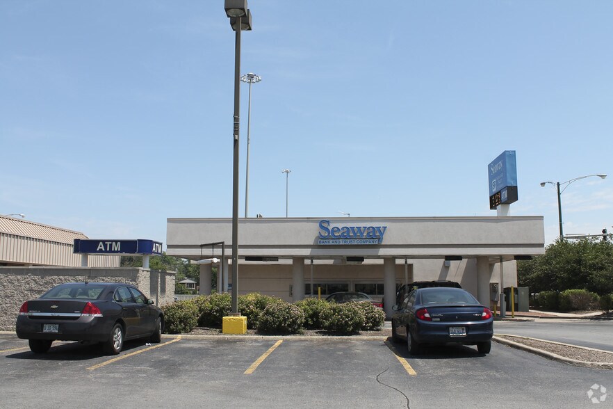 More Photos Of 100-275 W 87th St, Chicago Unknown For Lease