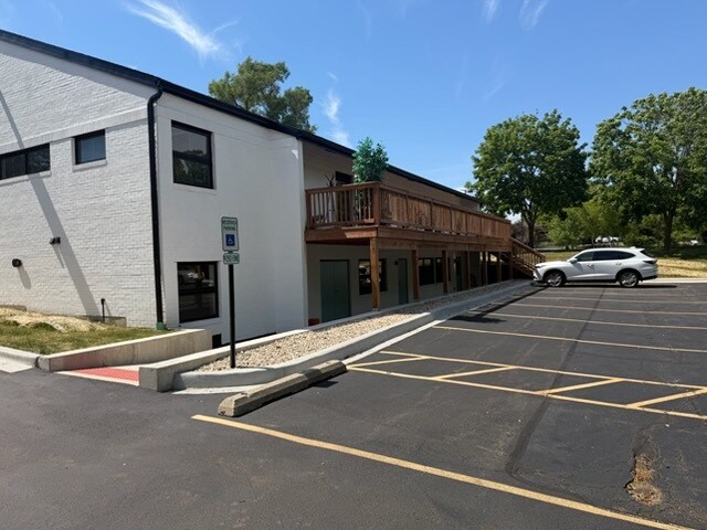 More Photos Of 25 S Virginia St, Crystal Lake Medical For Lease