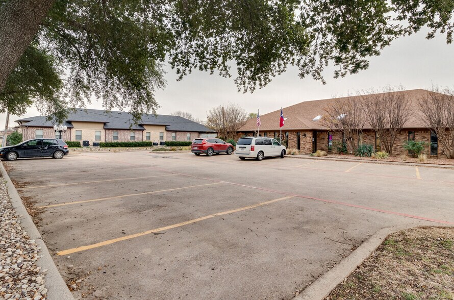 More Photos Of 5710 Watauga Rd, Watauga Office For Lease