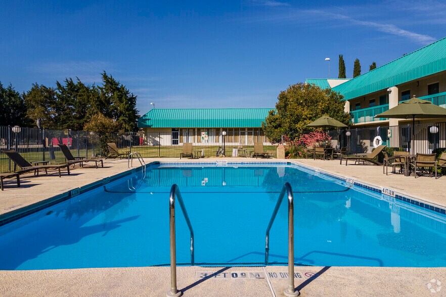 More Photos Of 4600 E Pine St, Deming Hotel For Sale