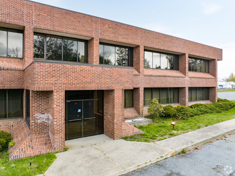 More Photos Of 1400 Youngs Ave, Southold Medical For Lease