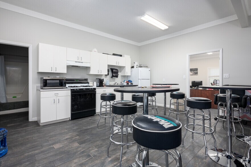 More Photos Of 310 Kendall Mill Rd, Thomasville Manufacturing For Sale