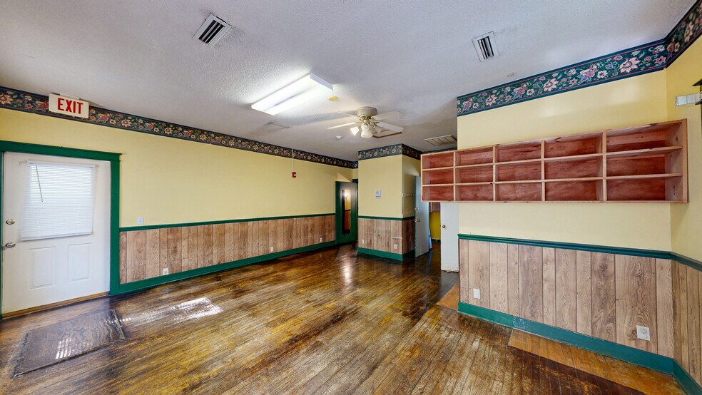 More Photos Of 104 N Herring St, Dothan Office For Sale