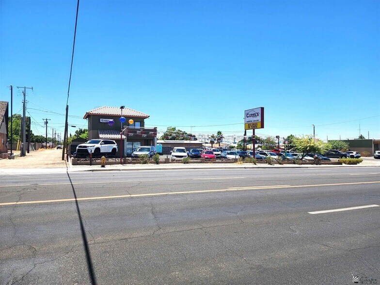 More Photos Of 877 W 8th St, Yuma Auto Dealership For Sale