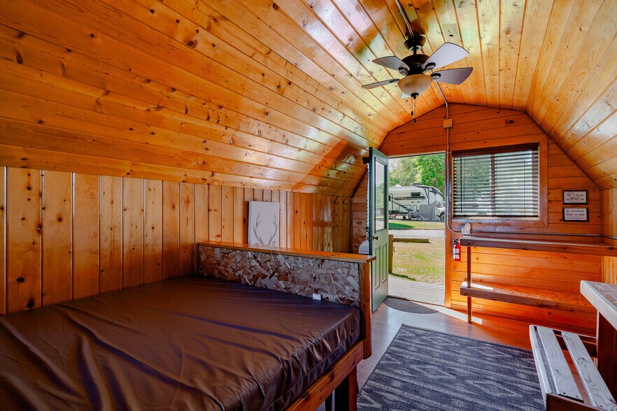 More Photos Of 8 W Curlew Lake Rd, Republic Self Storage For Sale