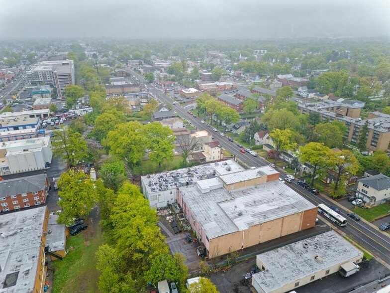 More Photos Of 300-306 W 1st Ave, Roselle Warehouse For Sale