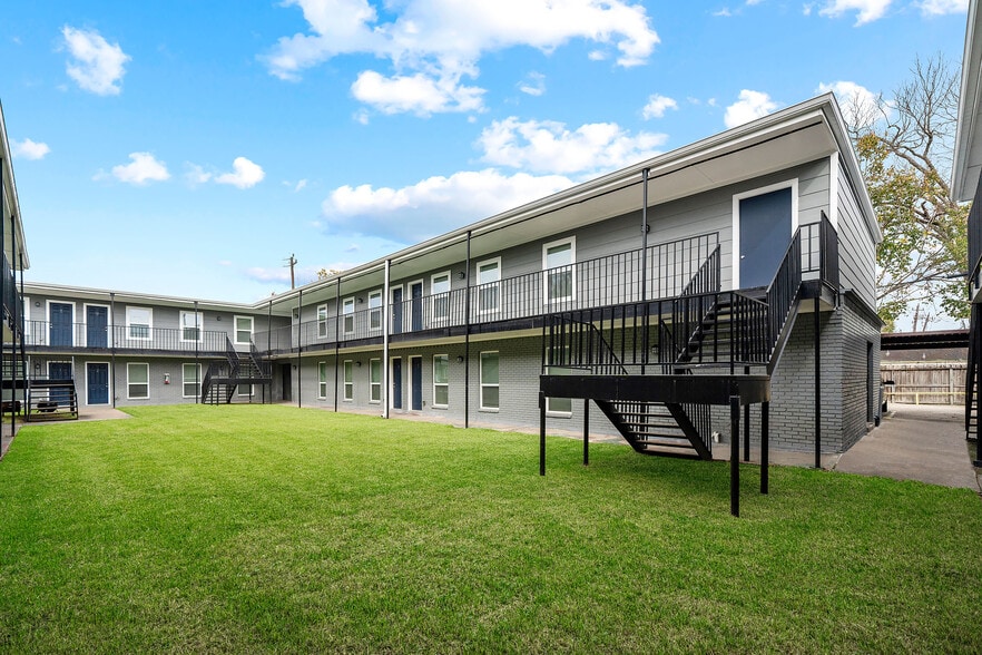 More Photos Of 6403 Sloan St, Houston Apartments For Sale