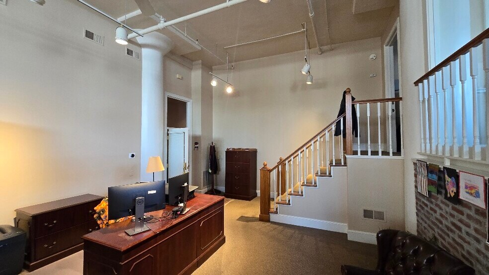 More Photos Of 1108 3rd Ave, Huntington Office For Lease