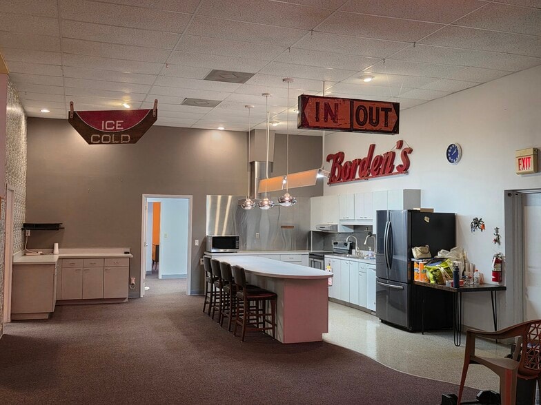 More Photos Of 1401 22nd St N, Saint Petersburg Manufacturing For Lease