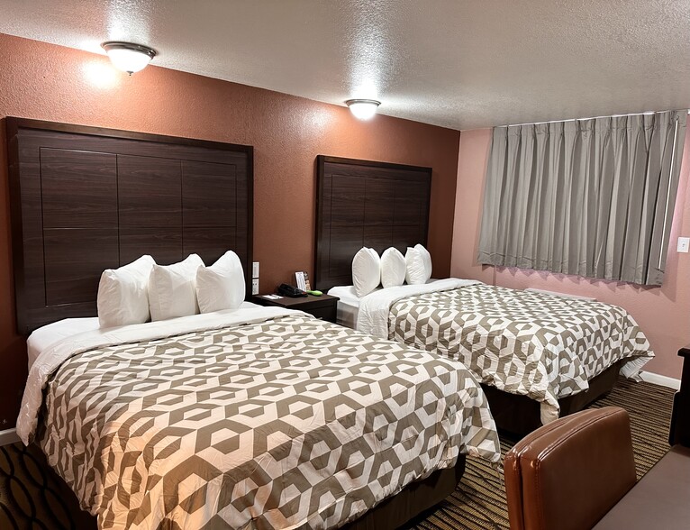 More Photos Of 428 Center Ave, Oakley Hotel For Sale