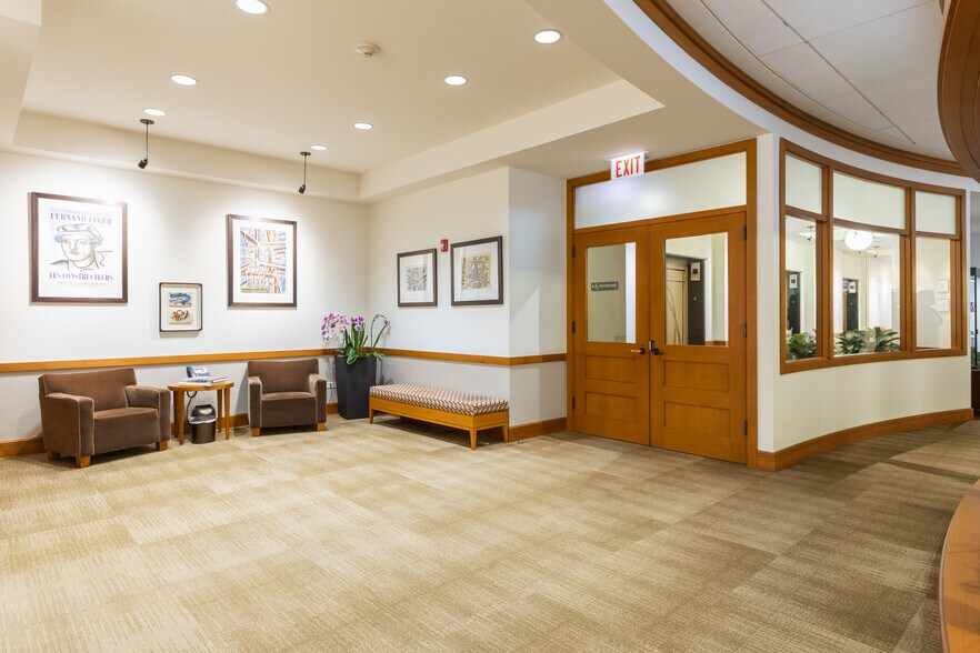 More Photos Of 50 E Washington St, Chicago Office For Sale
