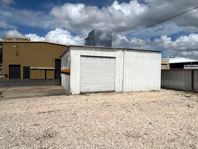 More Photos Of 3642 W Cypress St, Tampa Light Manufacturing For Lease