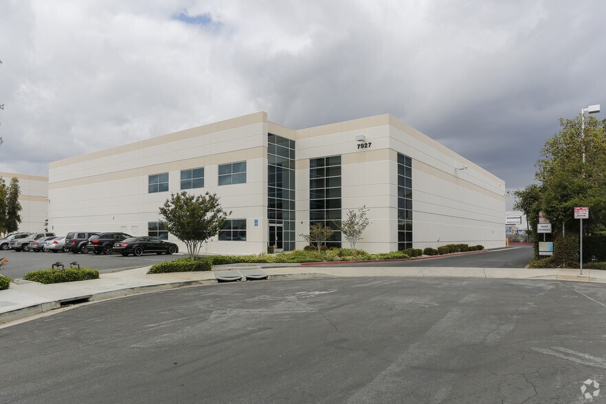 More Photos Of 7927 Orion Ave, Van Nuys Manufacturing For Lease